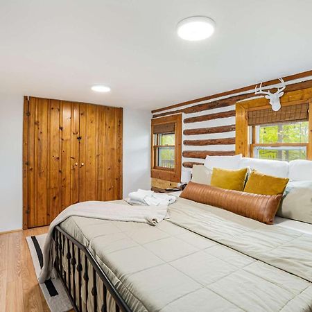 Modernized Log Cabin W Hot Tub Fire Pit & Views Беркли-Спрингс Экстерьер фото
