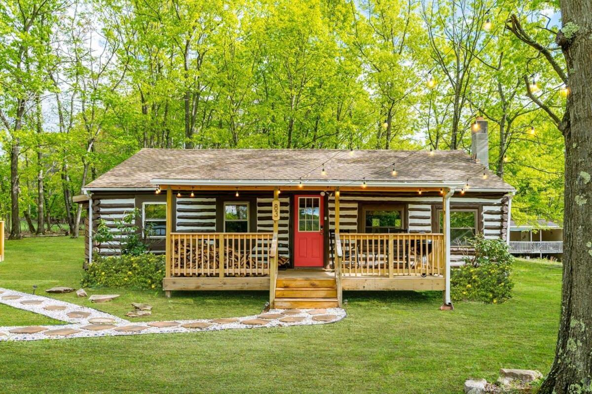 Modernized Log Cabin W Hot Tub Fire Pit & Views Беркли-Спрингс Экстерьер фото