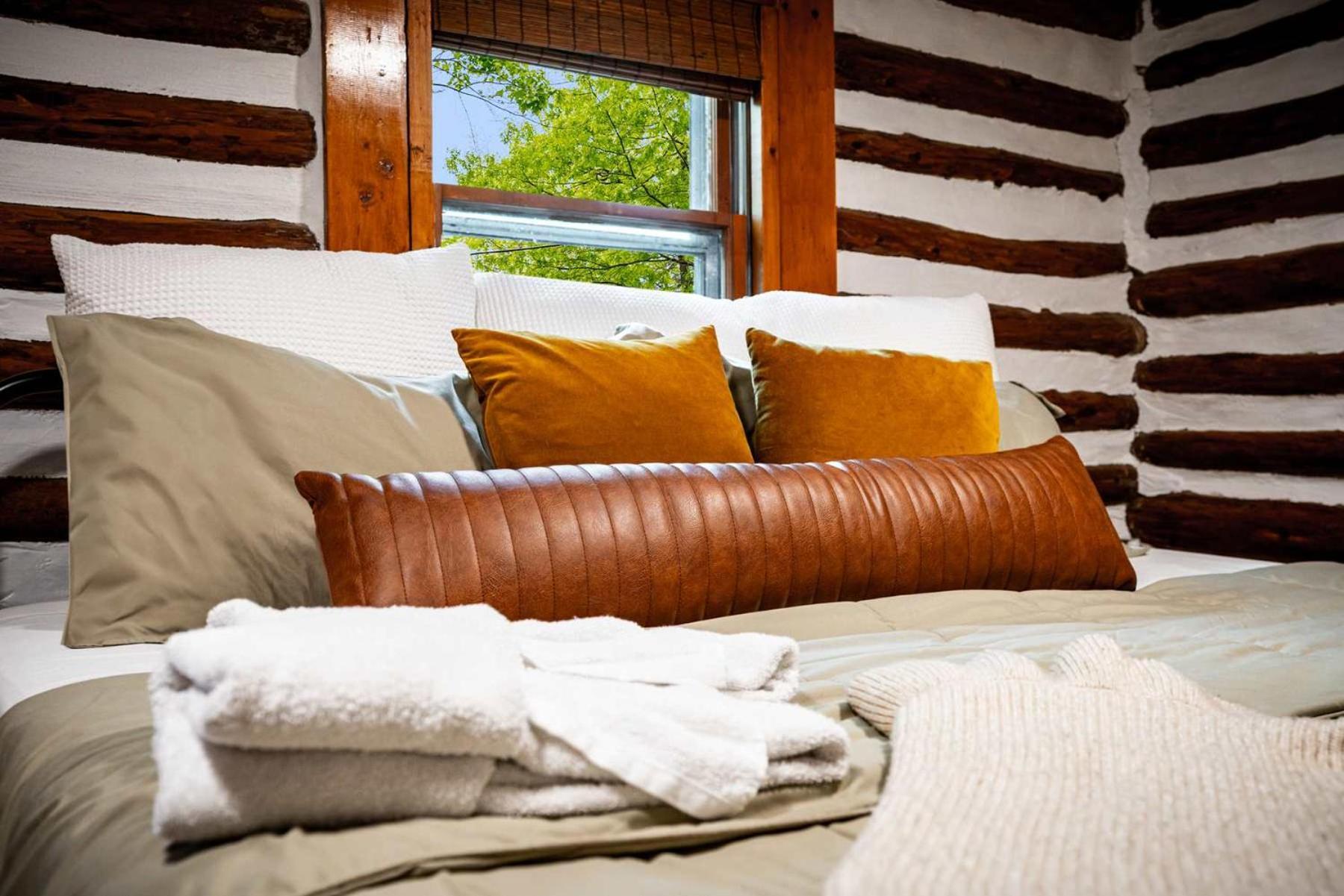 Modernized Log Cabin W Hot Tub Fire Pit & Views Беркли-Спрингс Экстерьер фото