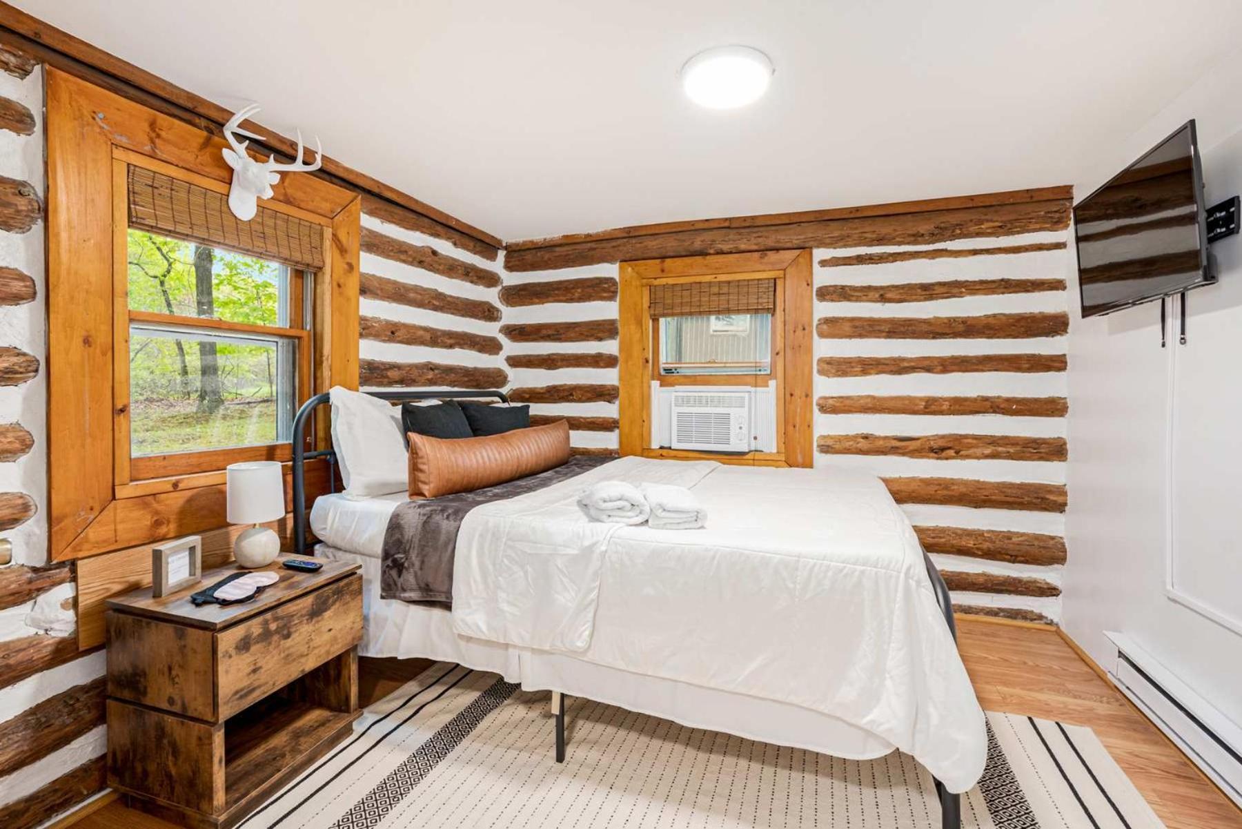 Modernized Log Cabin W Hot Tub Fire Pit & Views Беркли-Спрингс Экстерьер фото